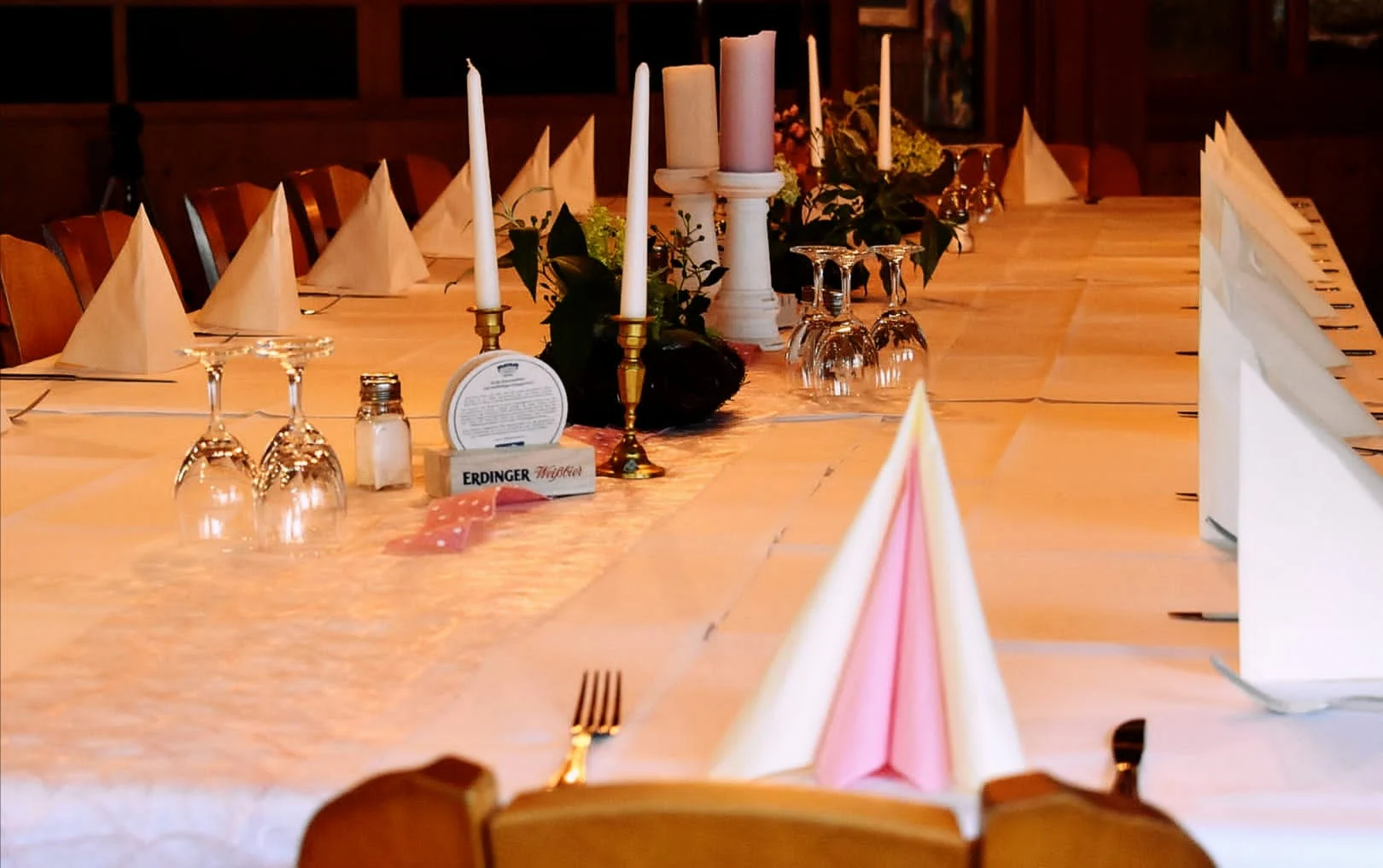 Originalfoto: gedeckte Hochzeitstafel in Jimmy’s Restaurant